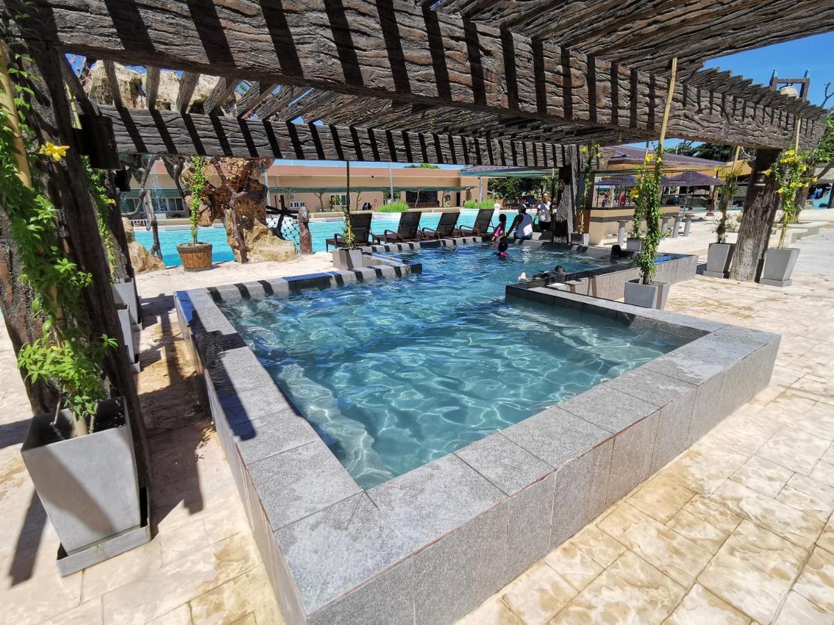 Port Royale Waterpark Resort Dumaguete City Kültér fotó